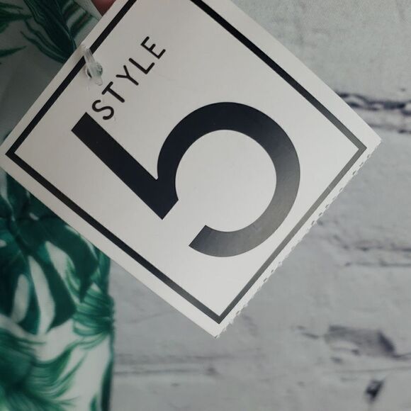 NWT 5 Style Tropical Green Top - Picture 3 of 9